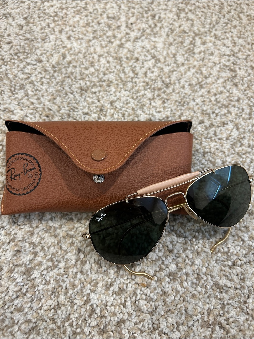 Ray-Ban Aviator Sunglasses in Gold with Brown Case